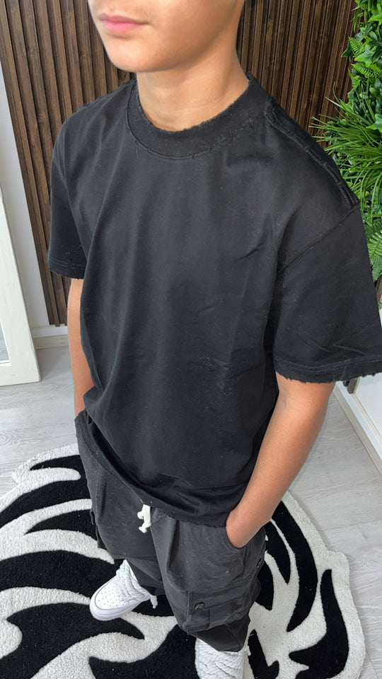 T-shirt avec des abrasions noires