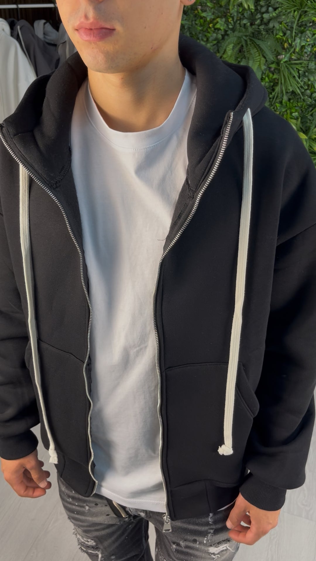 Sweatshirt with black zip