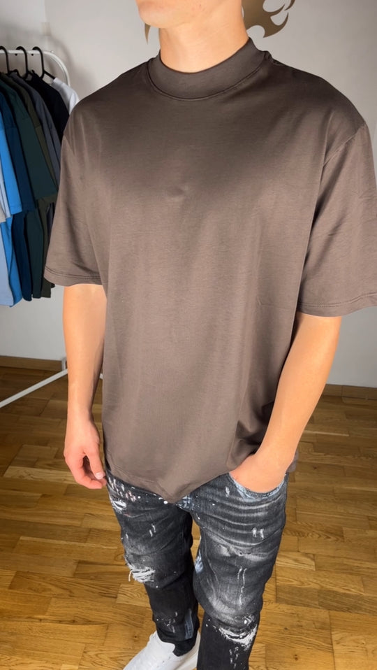 T-Shirt mit hohem Kaffee-Nacken