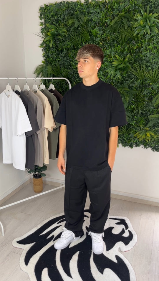 T-shirt avec des abrasions noires