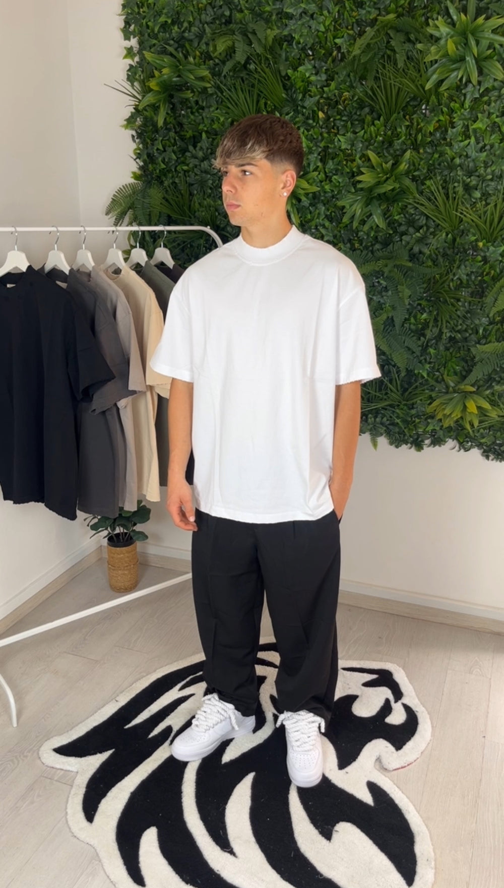 T-shirt avec des abrasions blanches