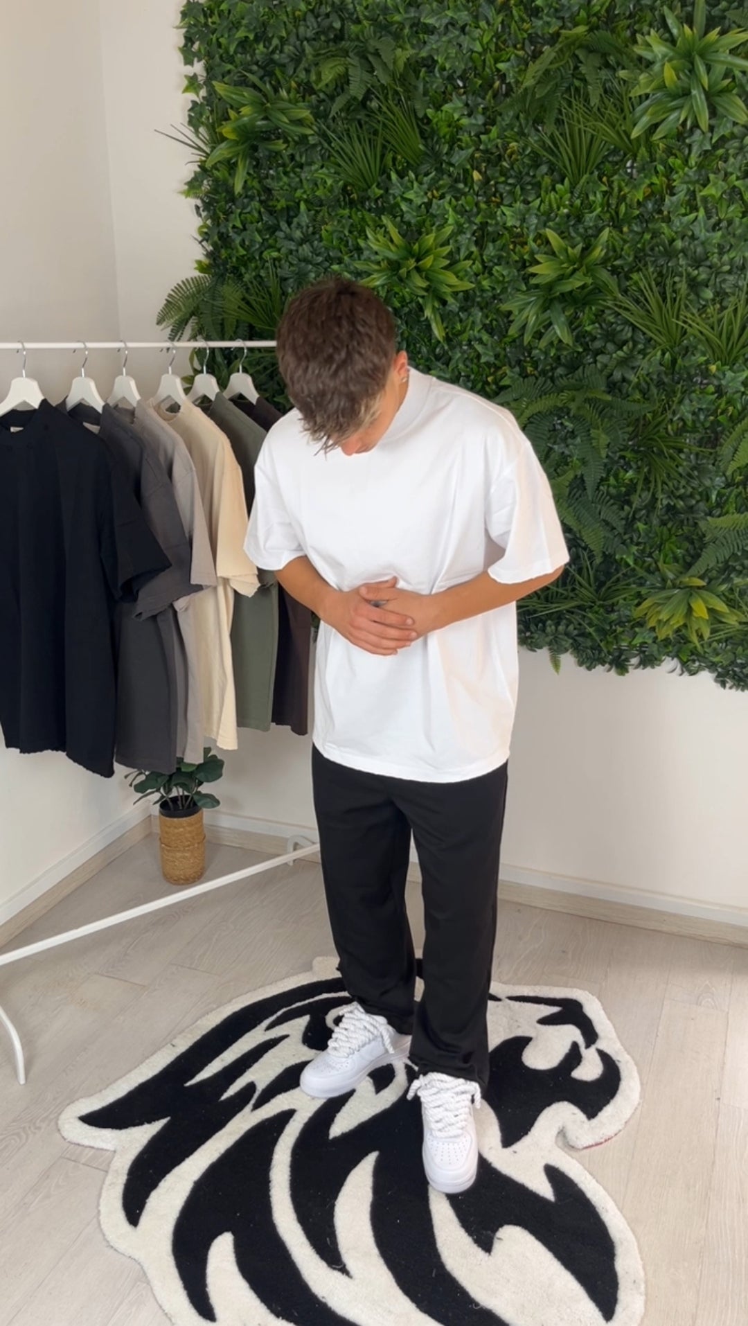 T-shirt avec des abrasions blanches