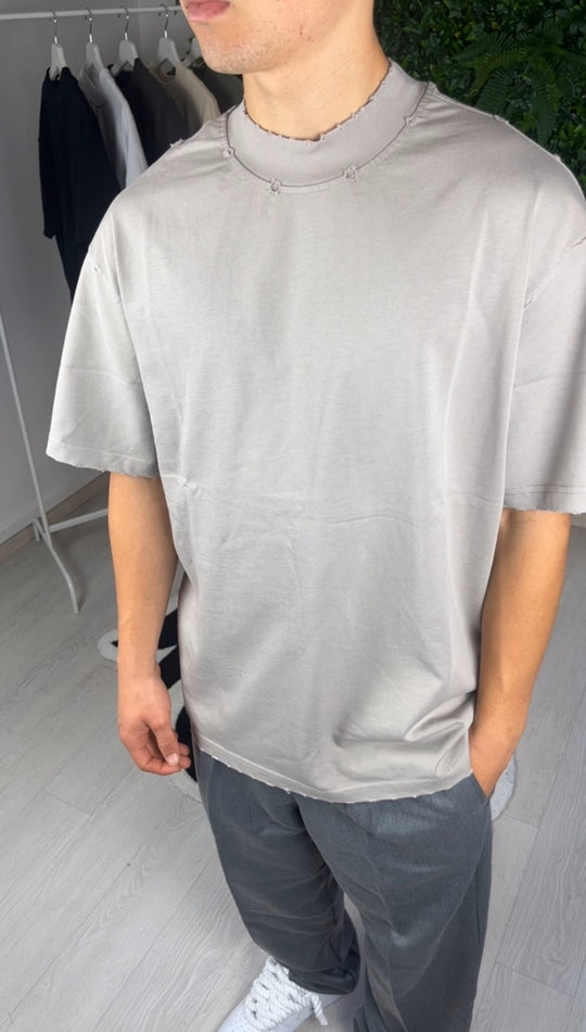 T-shirt avec des abrasions grises