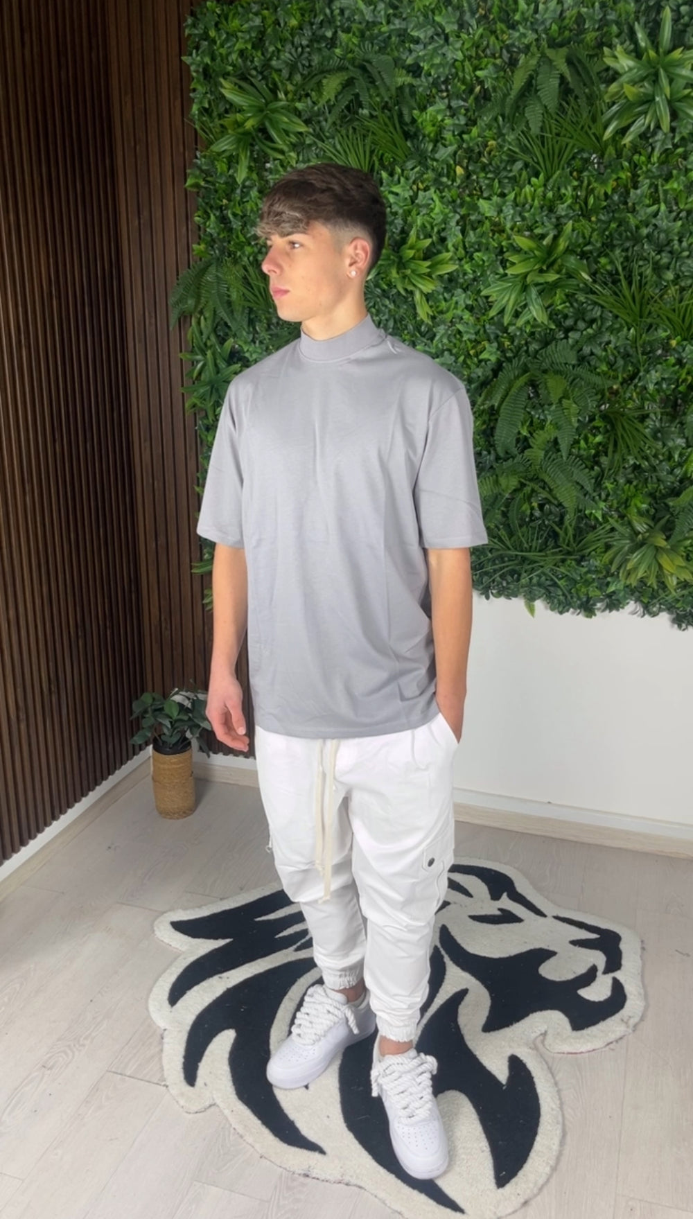 T-shirt à col haut gris