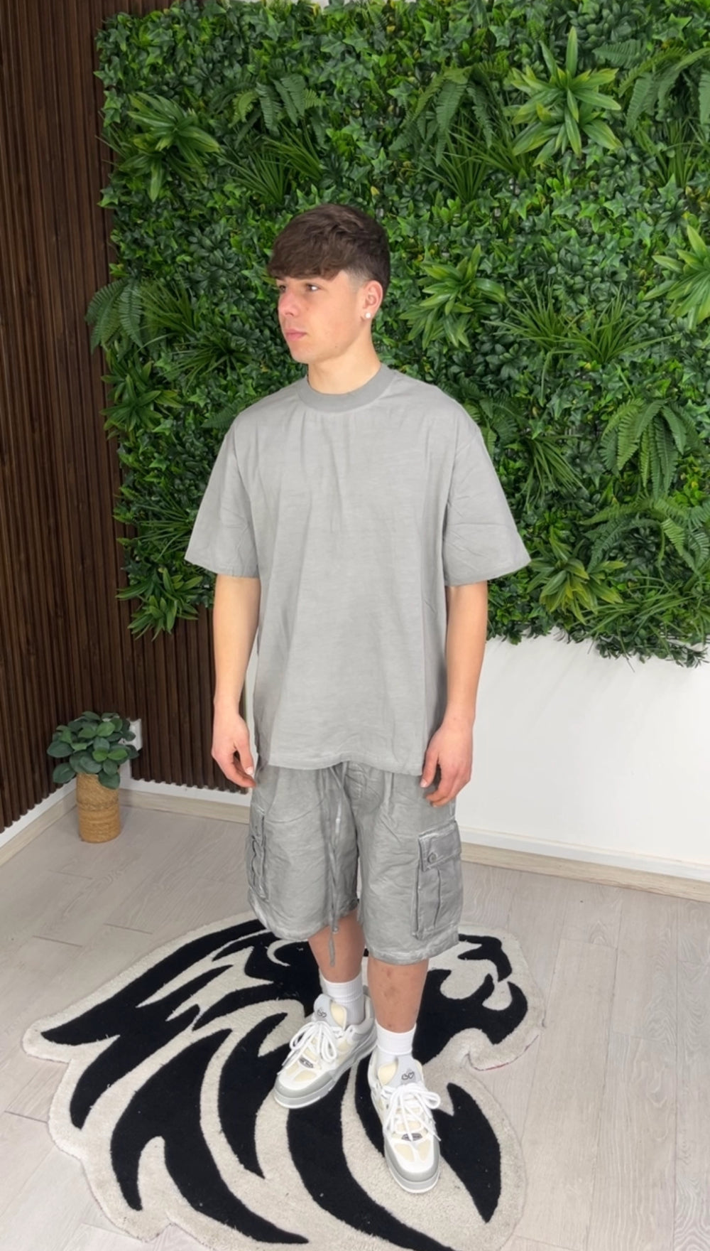 T-SHIRT CON ABRASIONI STONEWASH GRIGIA