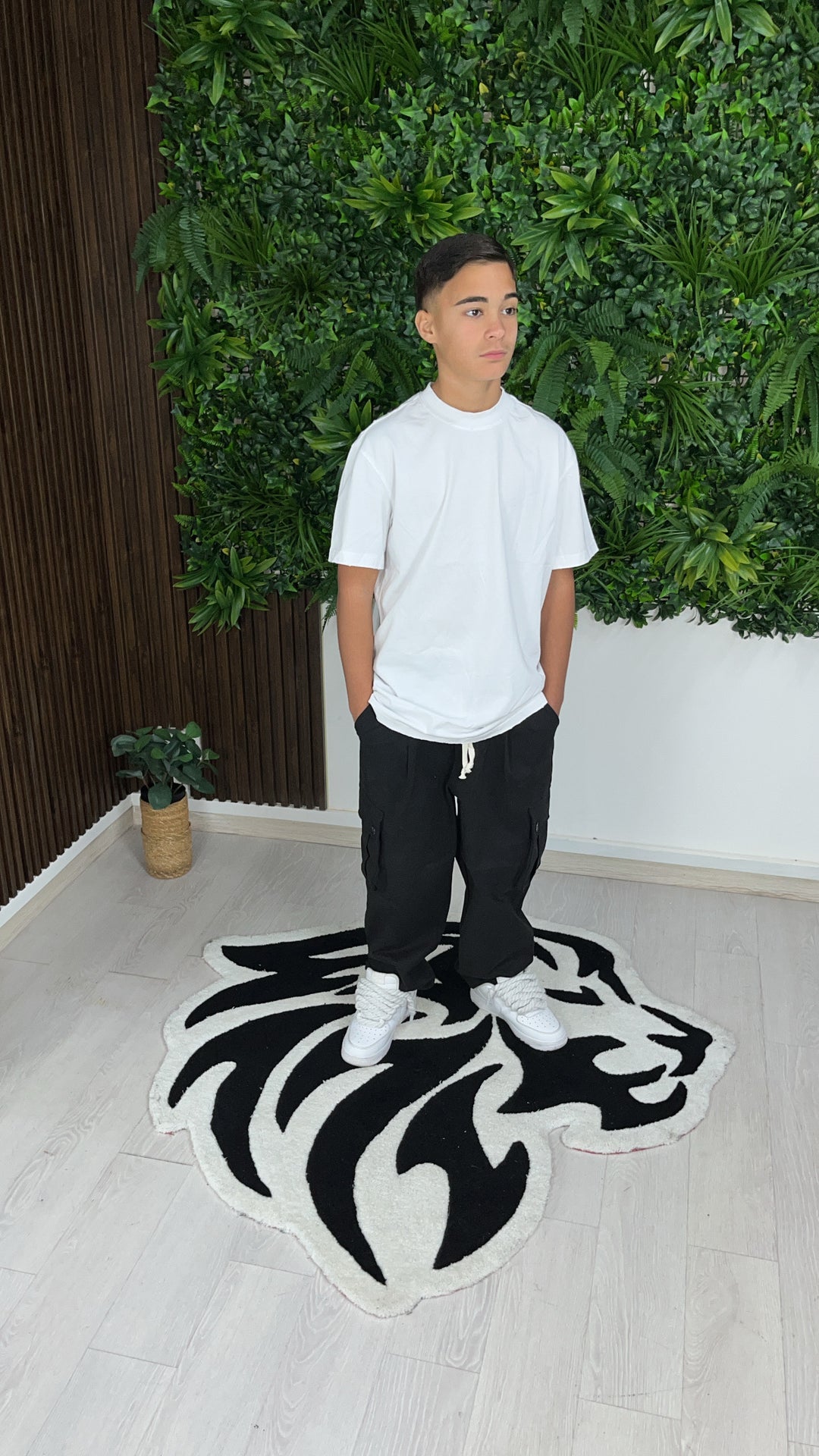 T-shirt avec des abrasions blanches