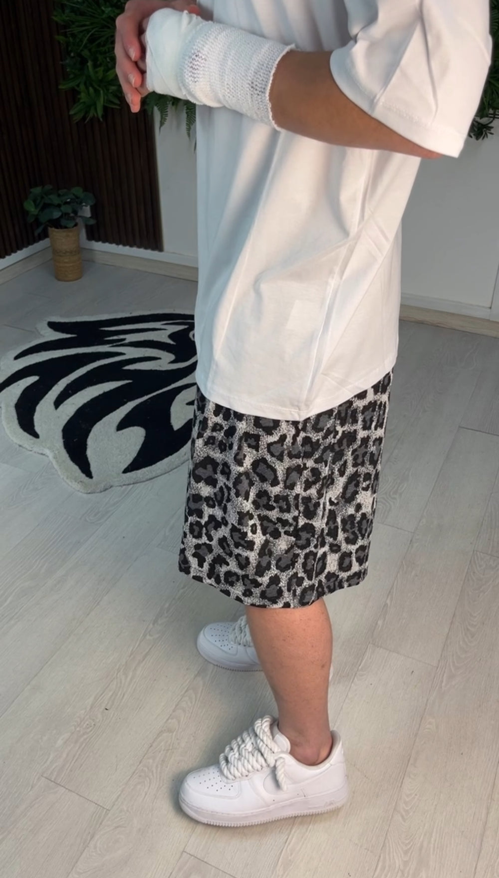 PANTALONCINO LEOPARDATO GRIGIO