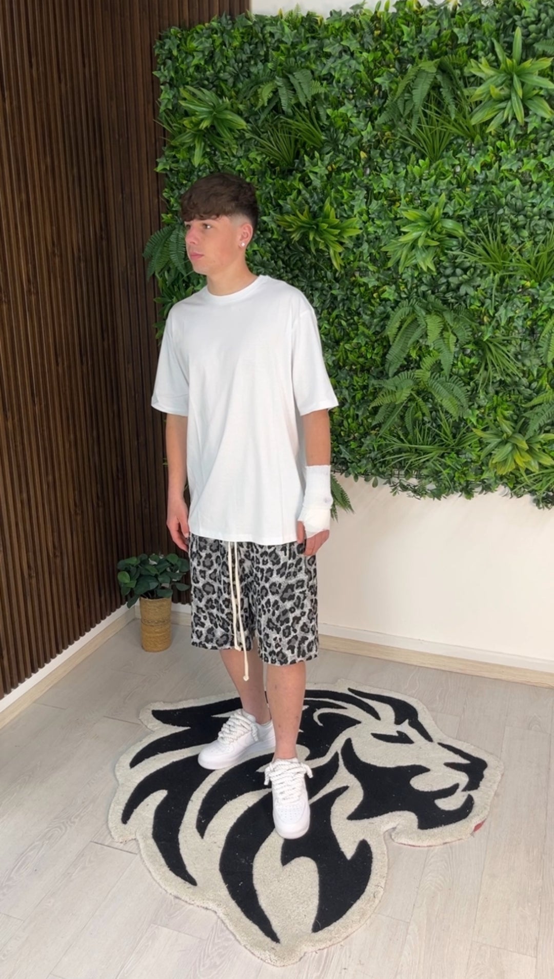 Shorts curtos da leopardia