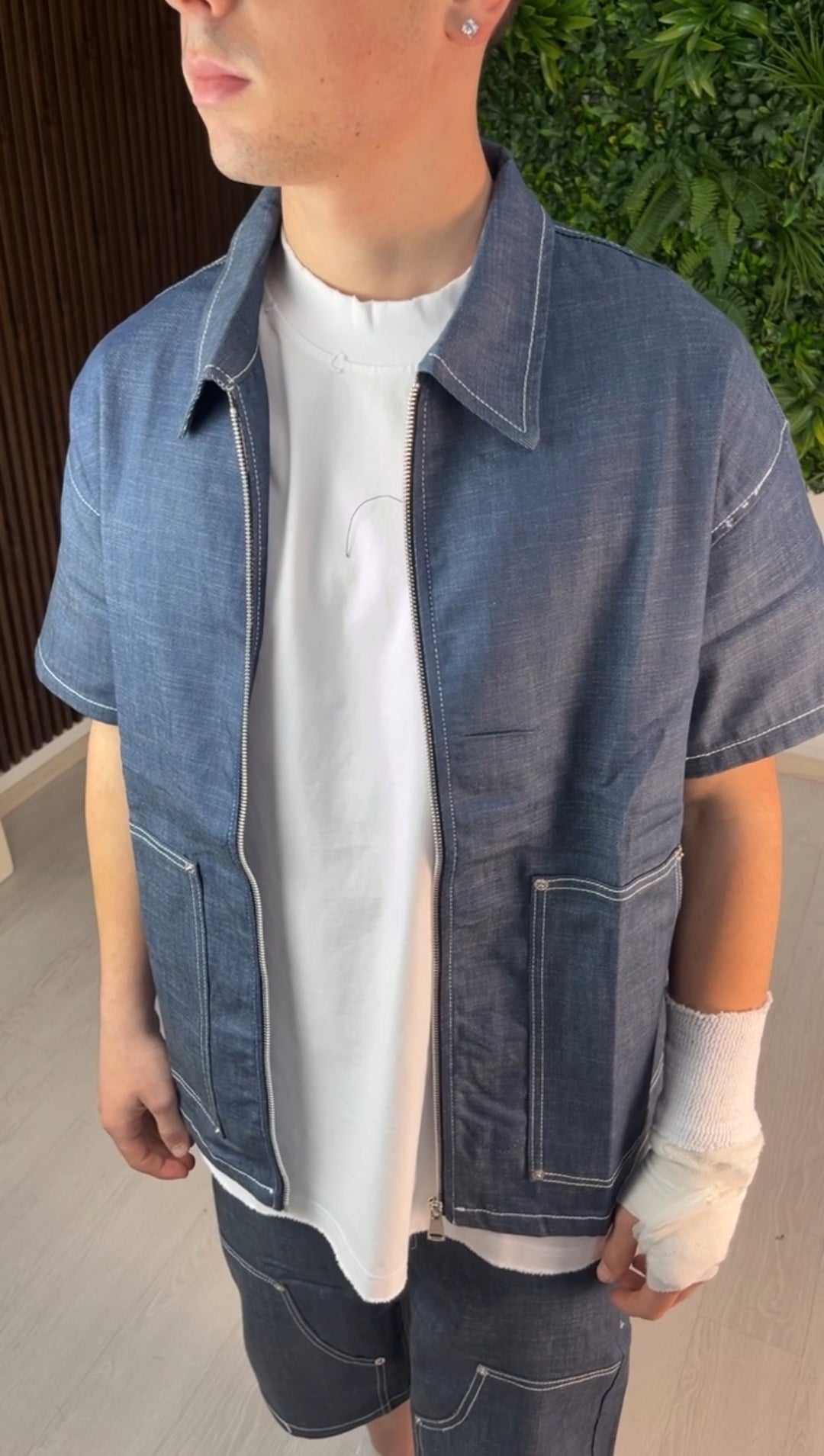 Komplette kurze blaue Denim