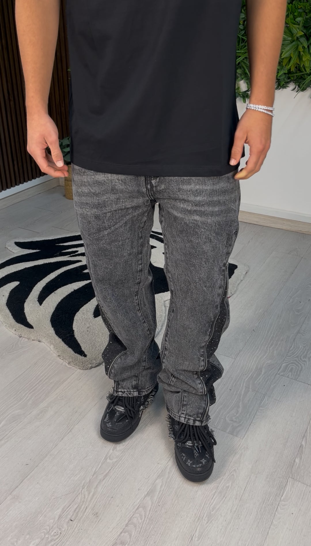 JEANS FLARE CON STRASS