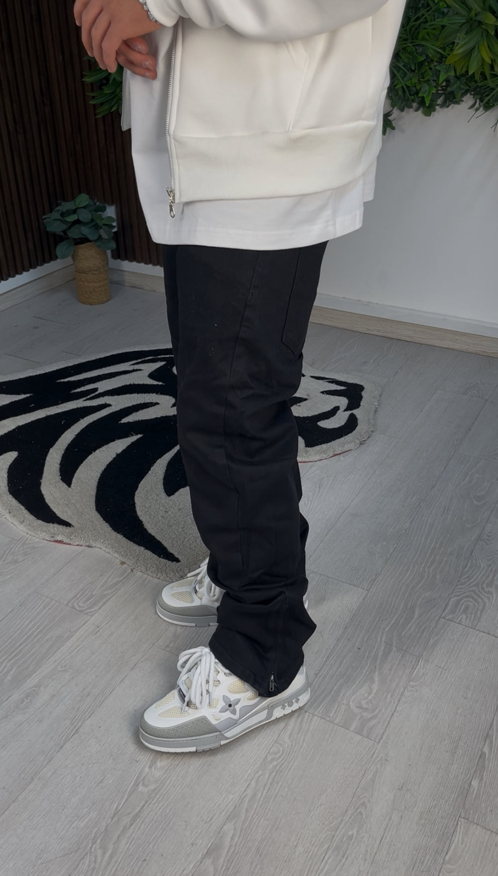 JEANS FLARE TOTAL BLACK