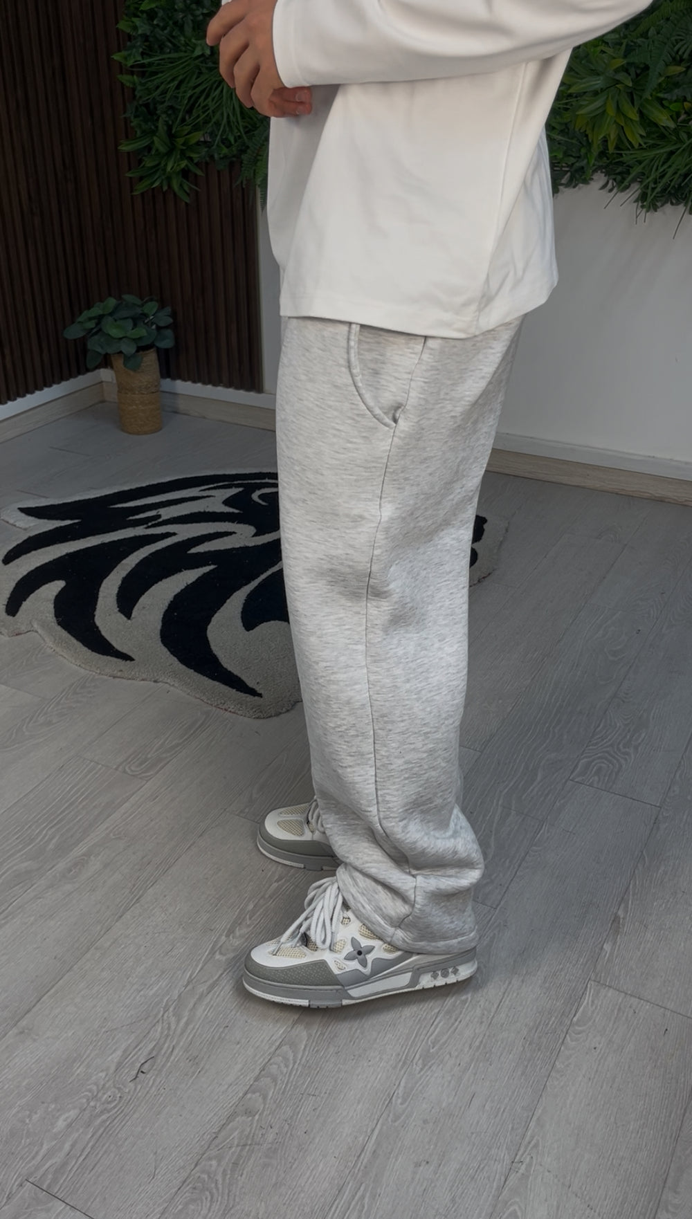 Graue Flare -Baumwollhose
