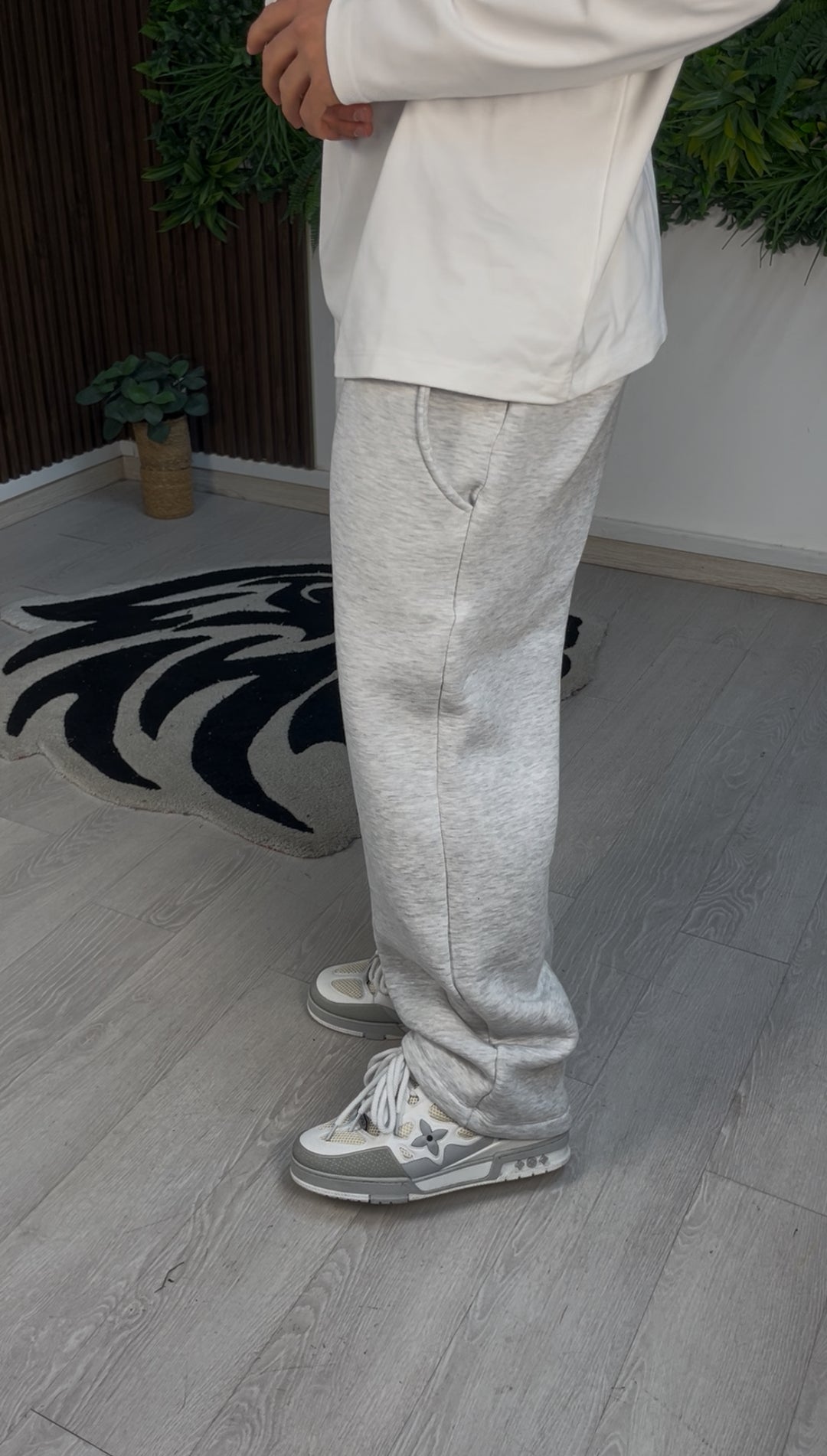 Graue Flare -Baumwollhose
