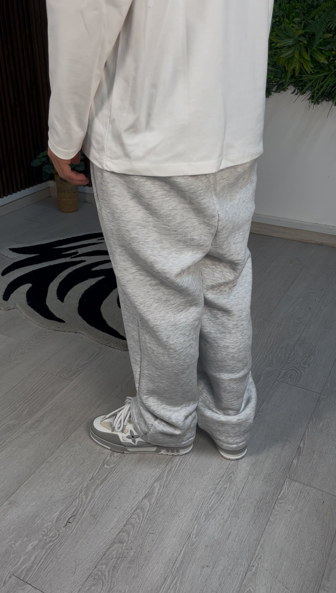 Graue Flare -Baumwollhose