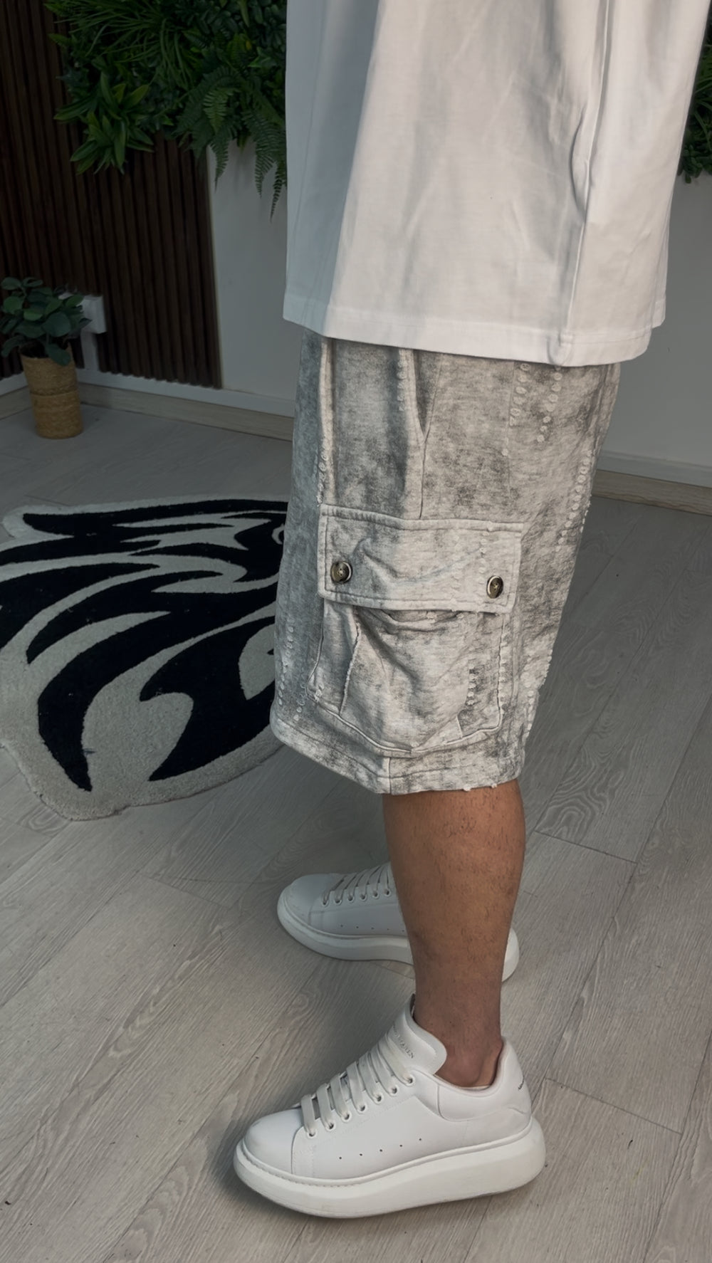 CARGO CORTO CON ABRASIONI GRIGIO