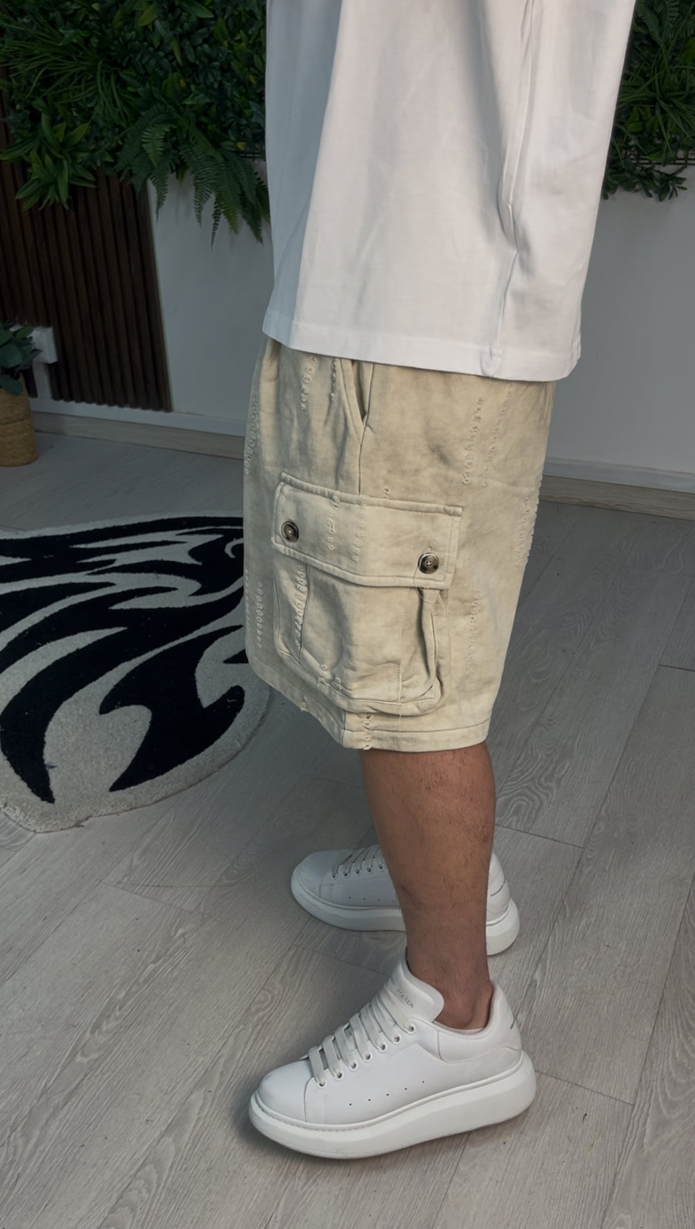 CARGO CORTO CON ABRASIONI BEIGE