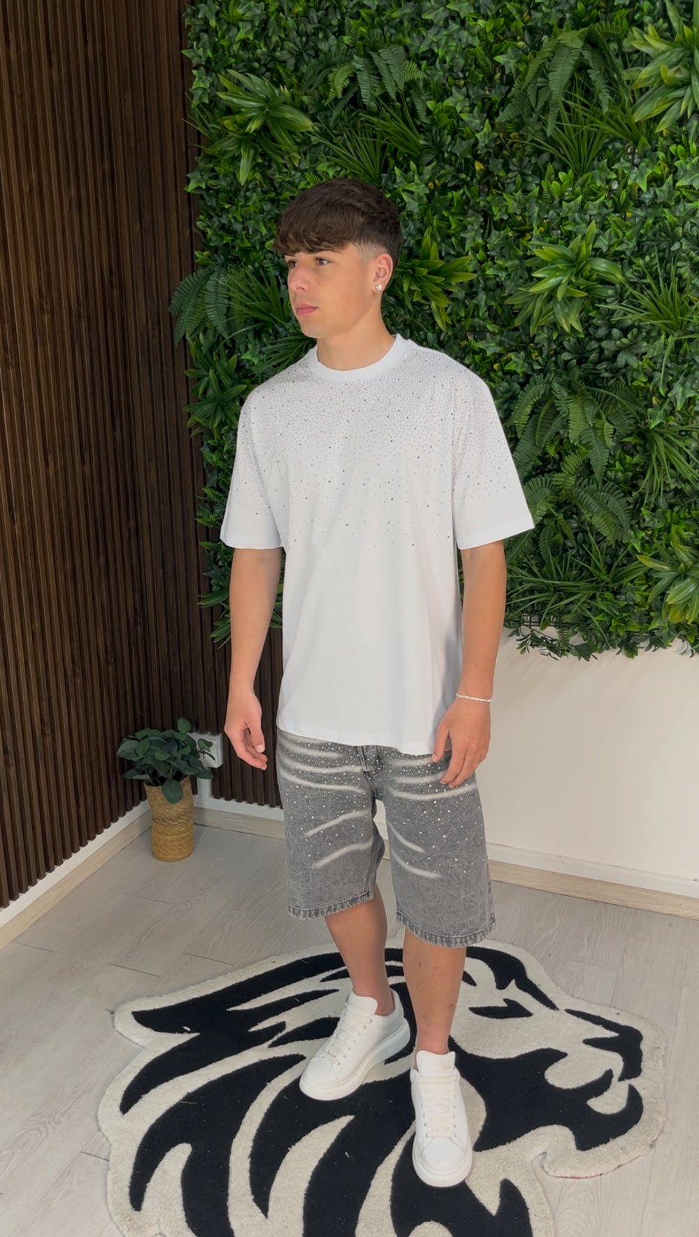 T-SHIRT CON STRASS BIANCA