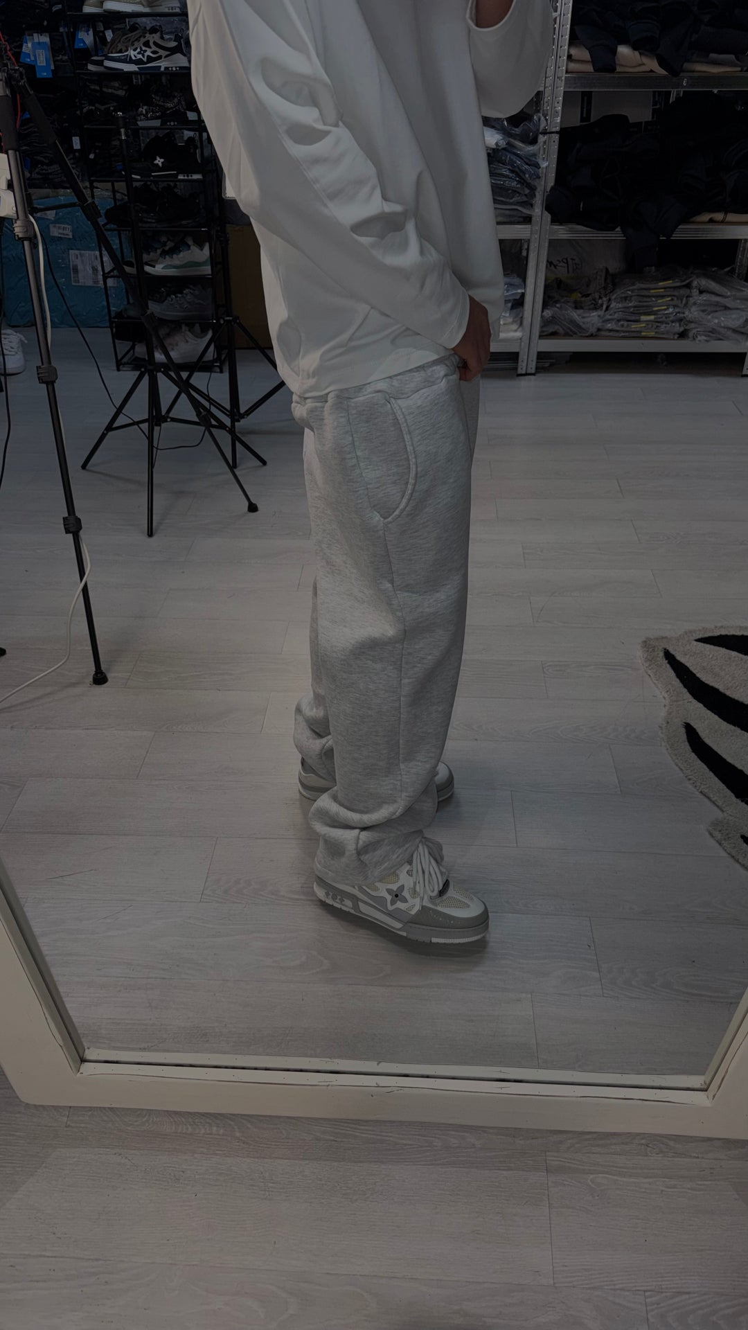 Graue Flare -Baumwollhose