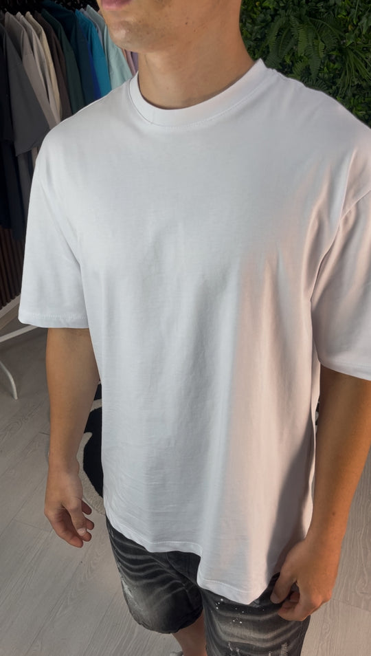 White crewing t-shirt
