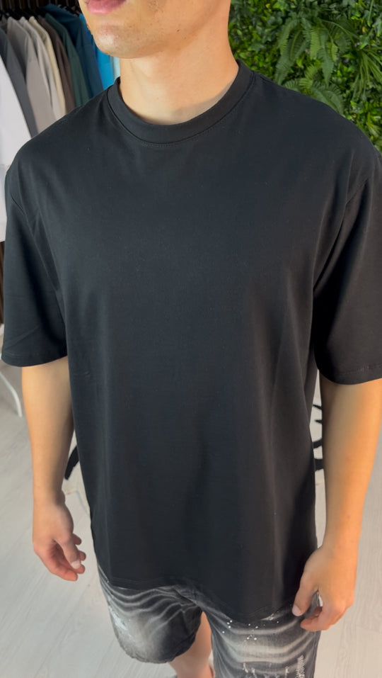 Black crewing t-shirt