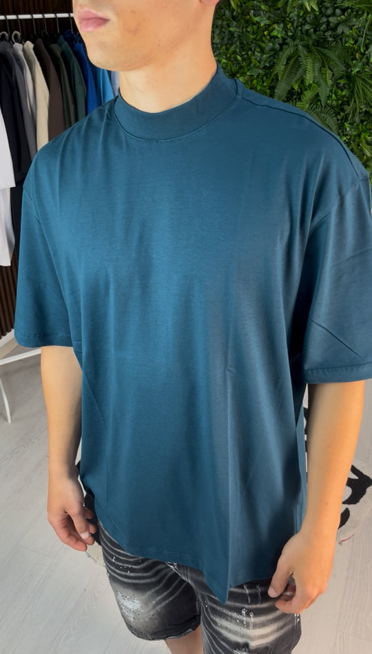 High oil neck t-shirt