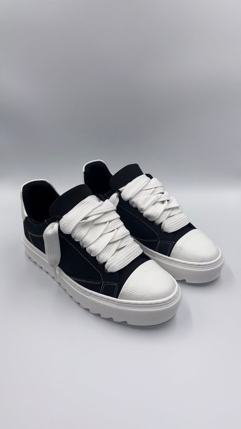 SCARPE NEXUS NERE/BIANCHE IN CAMOSCIO