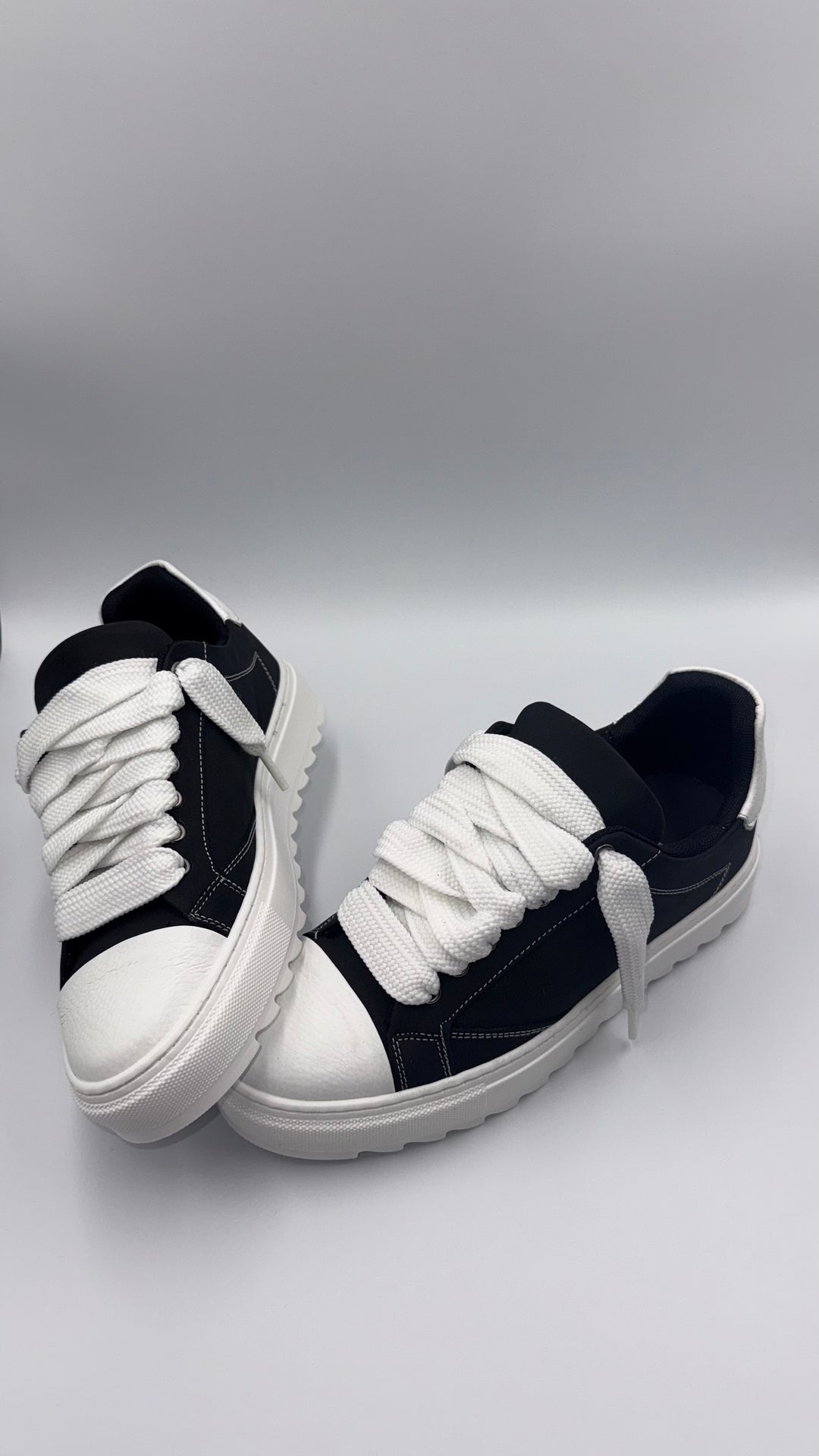 SCARPE NEXUS NERE/BIANCHE IN CAMOSCIO